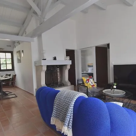 Maison A 300 M De La Et Centre Avec Piscine Vila