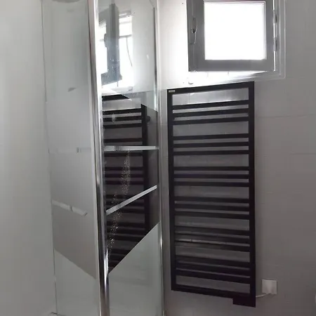 Vila Maison A 300 M De La Et Centre Avec Piscine