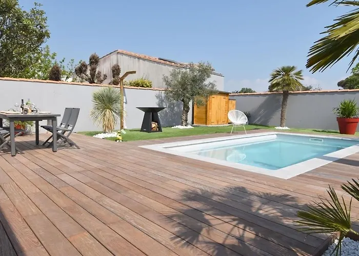 Maison A 300 M De La Et Centre Avec Piscine