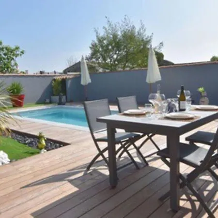 Willa Maison A 300 M De La Et Centre Avec Piscine